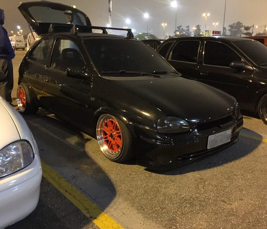 557
