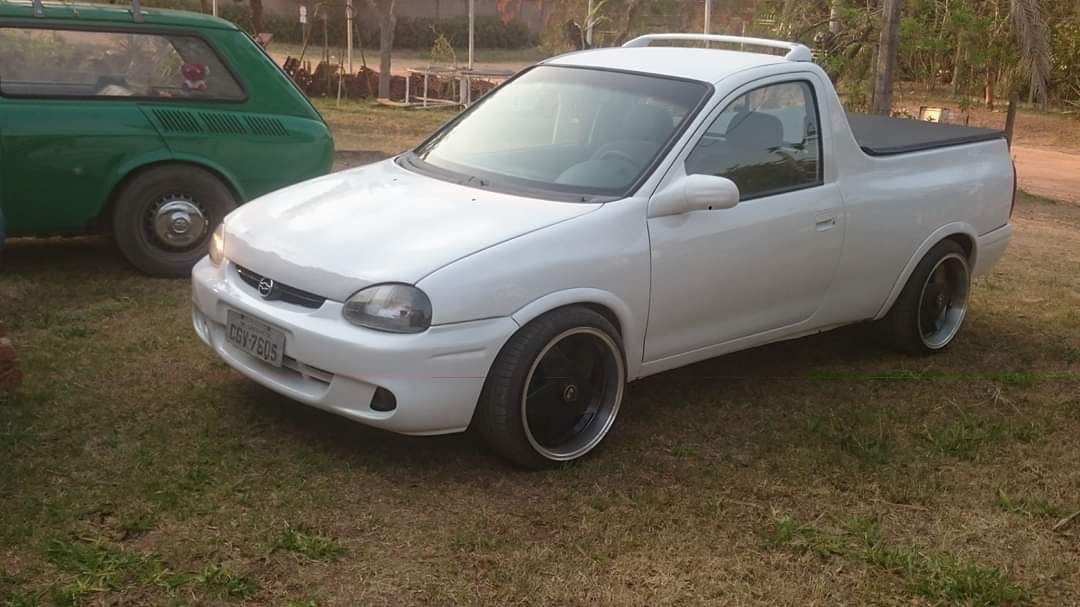 Pico up Corsa branca de neve